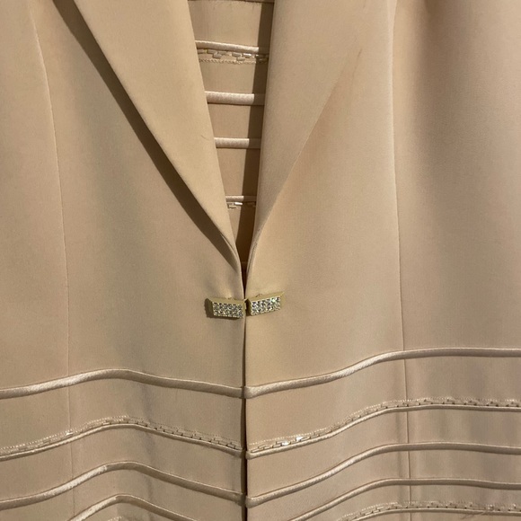 Beige sparkle blazer set - Picture 9 of 9